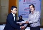 Participant receiving the certificate from Shri Rakesh Garg, Secretary, Textiles Committee