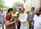 Shri Ajay Tamta, Hon’ble Minister of State for Textiles receiving Smt. Smriti Z Irani, Hon’ble Minister of Textiles at the venue of the National Workshop on Promotion of Unique Textiles and Handicrafts through GI & Post-GI initiatives